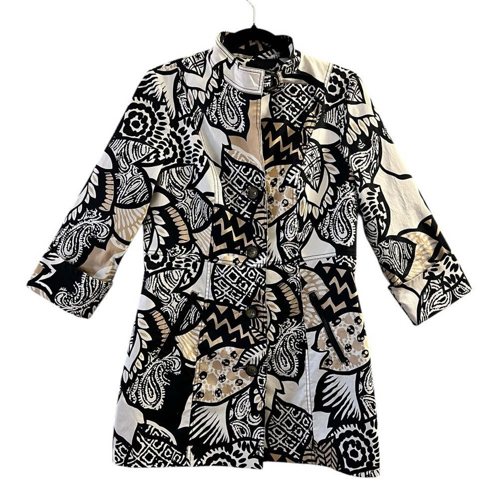 Jacket. Black Tan White Geometric Pattern. Long length with buckle collar.